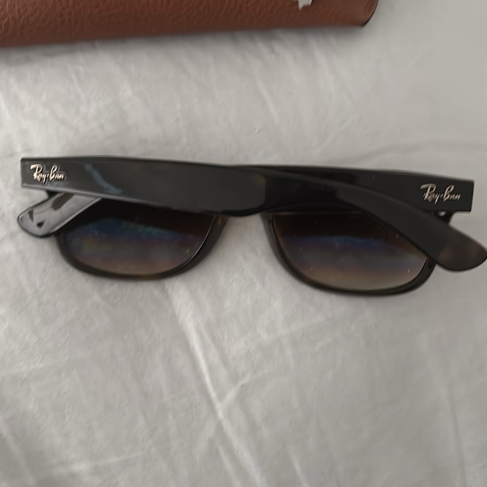 Ray-Ban Wayfarer Classic Sunglasses - Picture 3 of 6